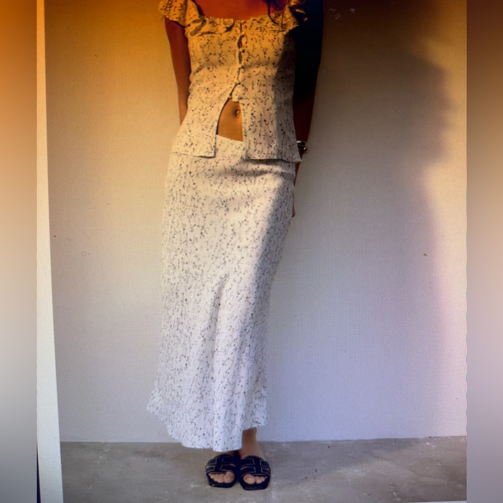H&M Viscose Floral Crepe Skirt - size small